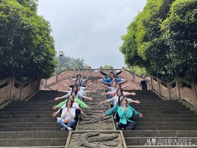 夢享書院 黨群同行 | 902米的(de)高(gāo)山！你們說“征服”就“征服”了