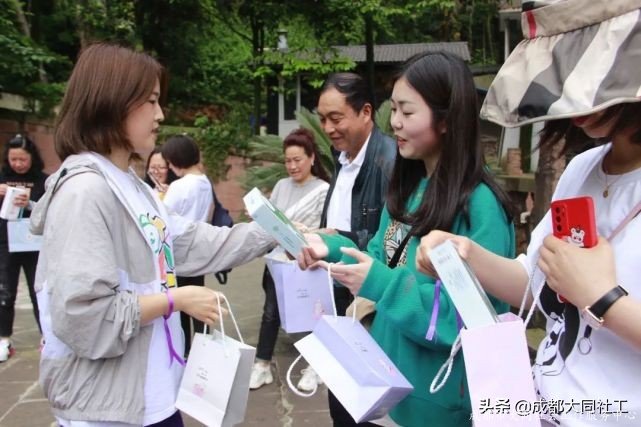 夢享書院 黨群同行 | 902米的(de)高(gāo)山！你們說“征服”就“征服”了