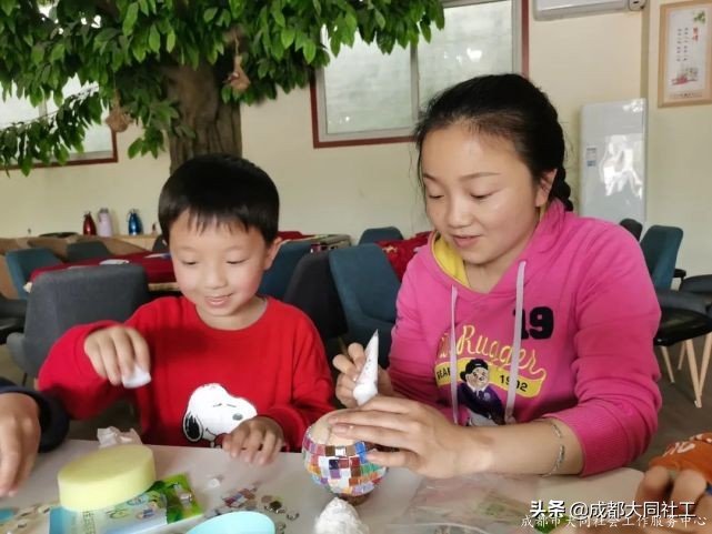 變廢為(wèi)寶——舊(jiù)瓶變身馬賽克花瓶