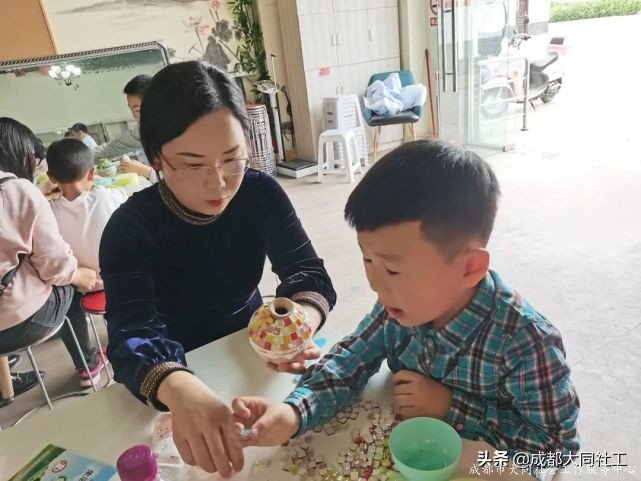 變廢為(wèi)寶——舊(jiù)瓶變身馬賽克花瓶