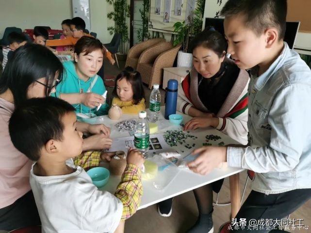 變廢為(wèi)寶——舊(jiù)瓶變身馬賽克花瓶