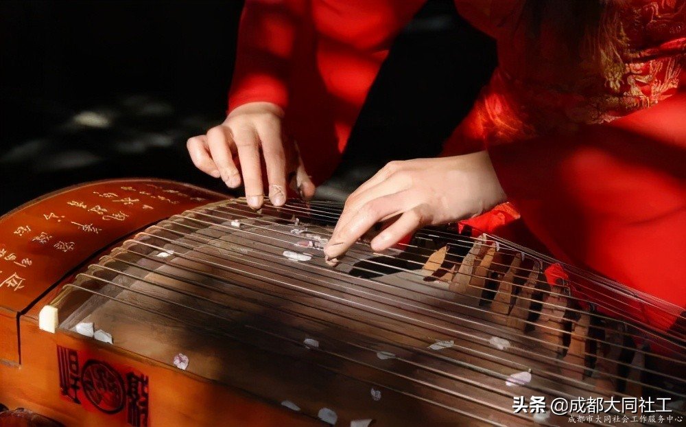 「活動回顧」傳統文化小課堂古筝餘音第一(yī)課