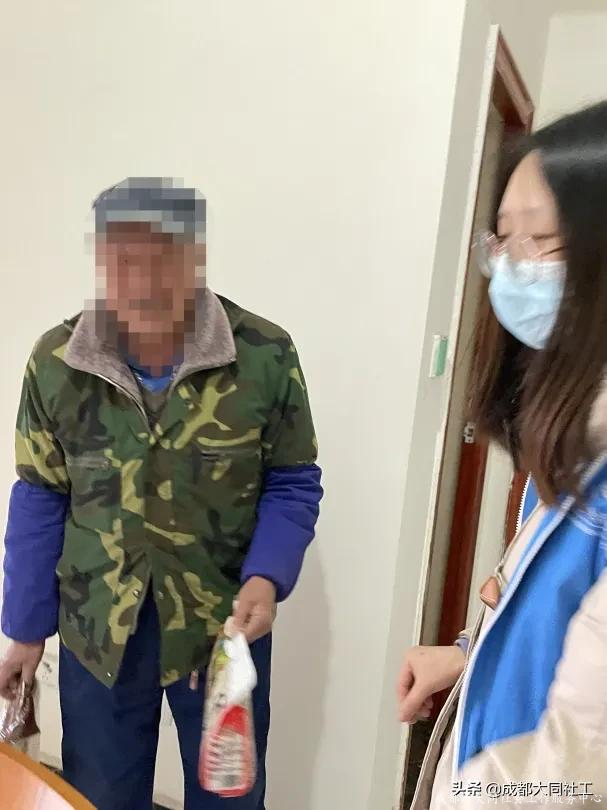 紅(hóng)光關愛援助站開展“寒冬送溫暖，美好幸福城”活動