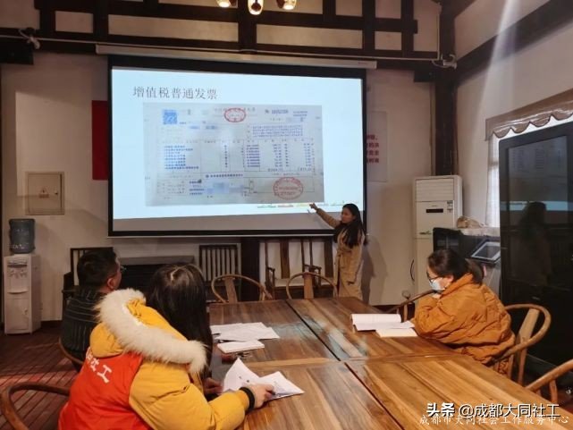 「蘇坡月報」将煩惱扔進舊(jiù)背包，再出發