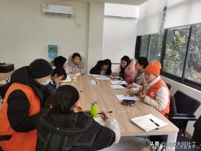 「蘇坡月報」将煩惱扔進舊(jiù)背包，再出發