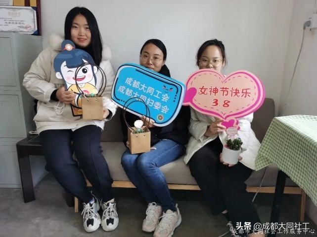 同同祝福 | 最美的(de)年(nián)華·最美的(de)社工