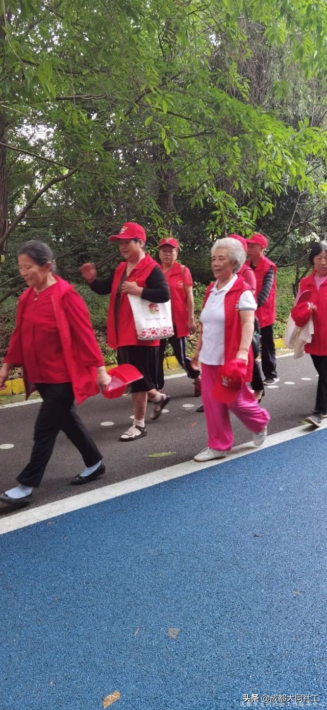 “永遠跟黨走·府河綠道(dào)健步行”府河新居慶祝建黨100周年(nián)活動