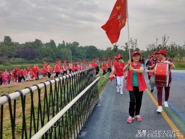 “永遠跟黨走·府河綠道(dào)健步行”府河新居慶祝建黨100周年(nián)活動