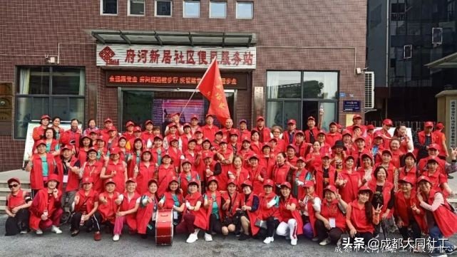 “永遠跟黨走·府河綠道(dào)健步行”府河新居慶祝建黨100周年(nián)活動