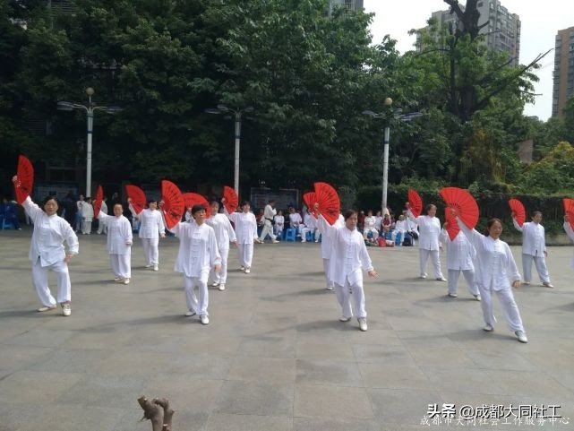 「微項目營造」“愛成都 迎大運”府河新居社區太極拳協會聯誼演出