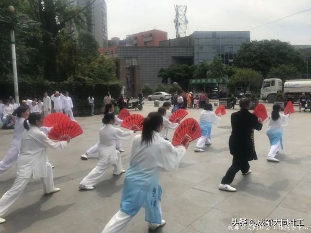 「微項目營造」“愛成都 迎大運”府河新居社區太極拳協會聯誼演出