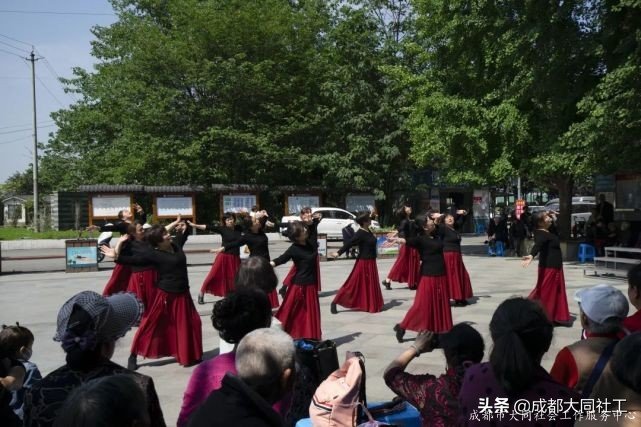 「活動回顧」五月贊 歌頌勞動者 夕陽紅(hóng)歌舞團組織慶五一(yī)主題演出