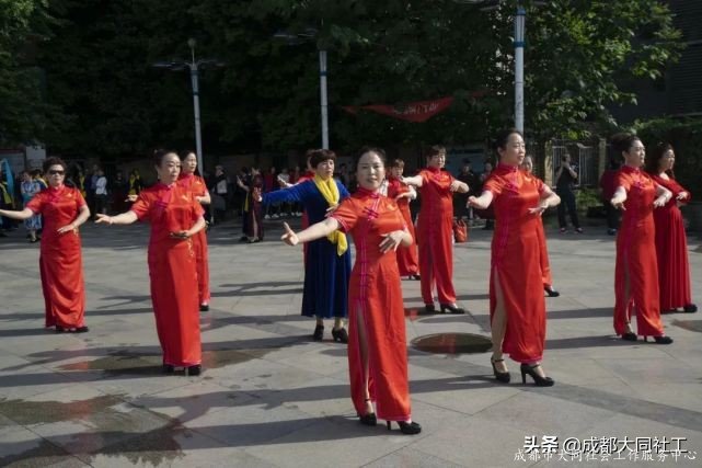 「活動回顧」五月贊 歌頌勞動者 夕陽紅(hóng)歌舞團組織慶五一(yī)主題演出