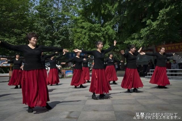 「活動回顧」五月贊 歌頌勞動者 夕陽紅(hóng)歌舞團組織慶五一(yī)主題演出