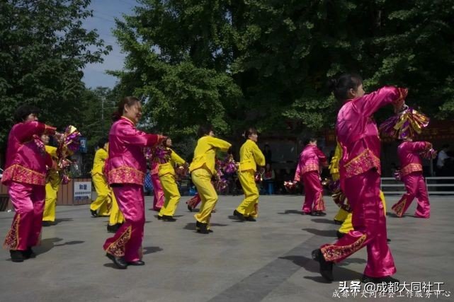 「活動回顧」五月贊 歌頌勞動者 夕陽紅(hóng)歌舞團組織慶五一(yī)主題演出