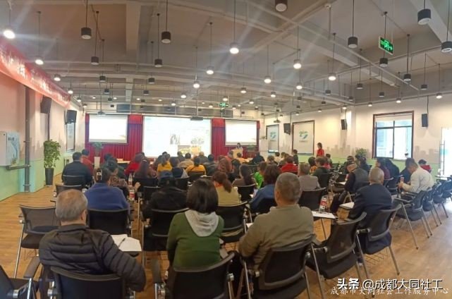 府河新居社區召開2021年(nián)度社區發展治理(lǐ)專項保障資金項目評審會議