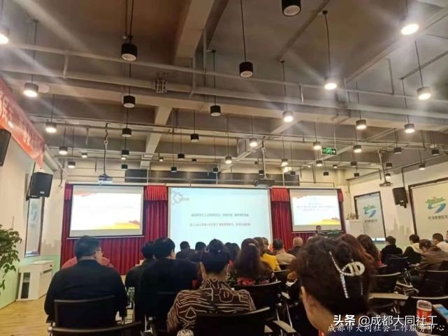 府河新居社區召開2021年(nián)度社區發展治理(lǐ)專項保障資金項目評審會議