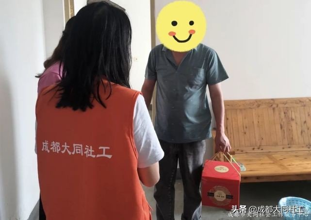 紅(hóng)光街道(dào)關愛援助站開展“愛在紅(hóng)光，濃情中秋”主題活動