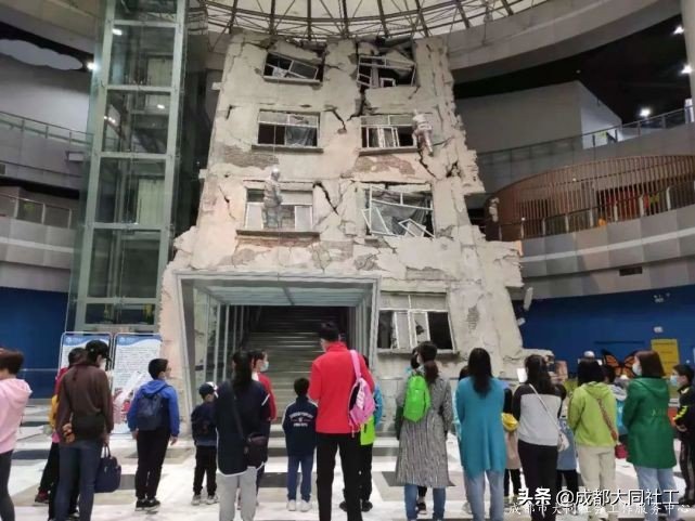 金牛百千萬 | 速來圍觀~這堂别開生面的(de)應急小課堂正在進行