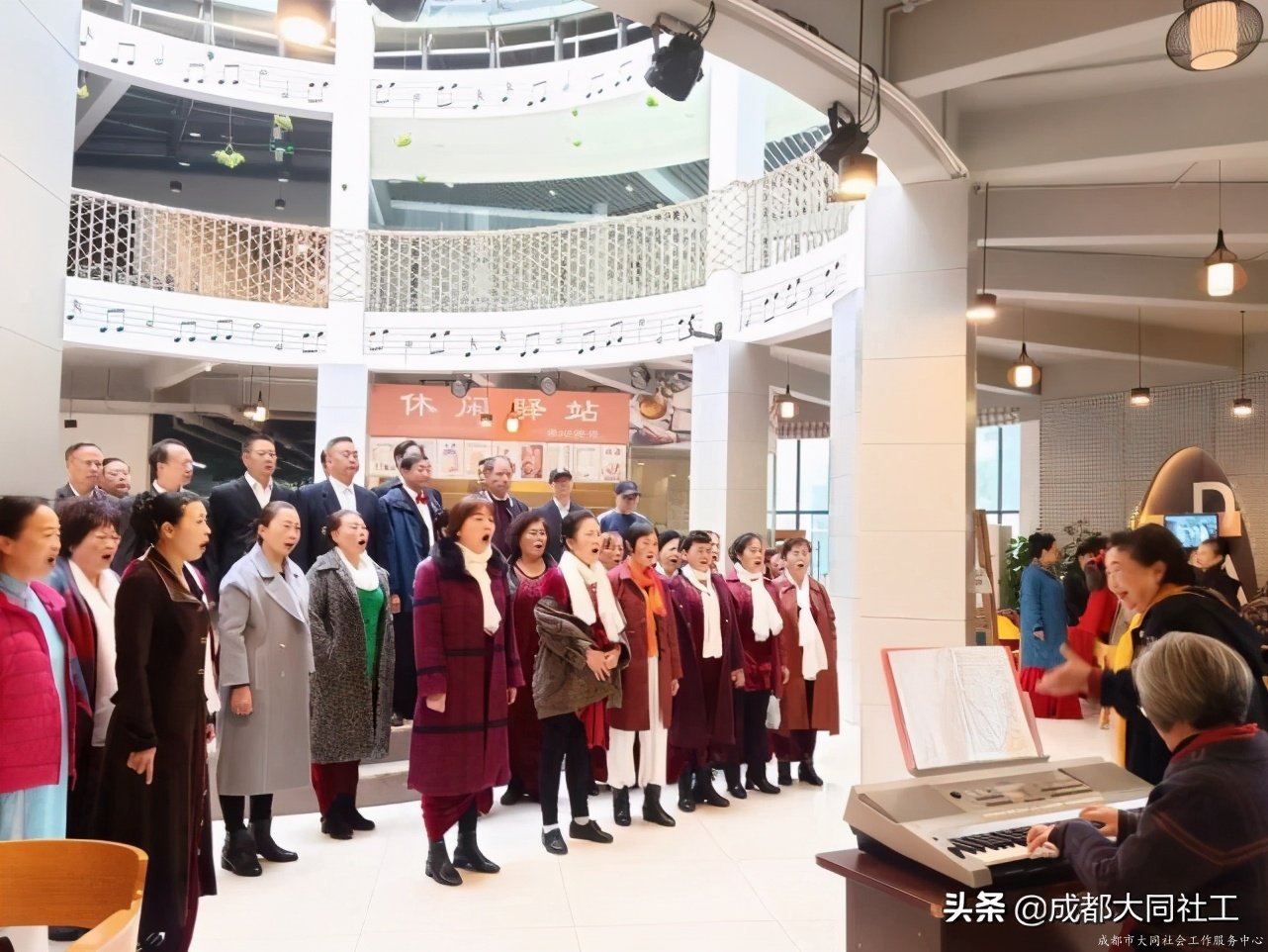 “音樂(yuè)府河”社區文化場景營造-府河枼伯和(hé)合唱(chàng)藝術團聯誼演出
