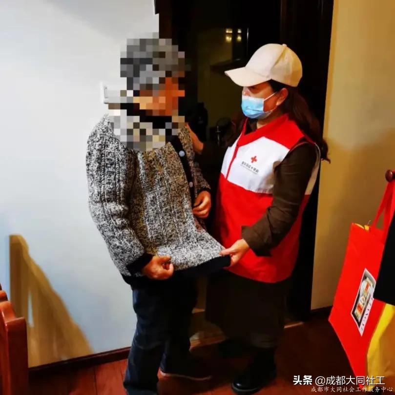 西華街道(dào)社工站助老志願服務隊開展入戶關愛活動