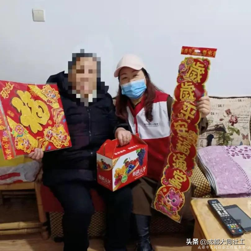 西華街道(dào)社工站助老志願服務隊開展入戶關愛活動