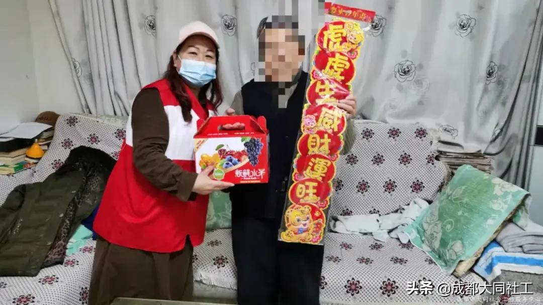 西華街道(dào)社工站助老志願服務隊開展入戶關愛活動