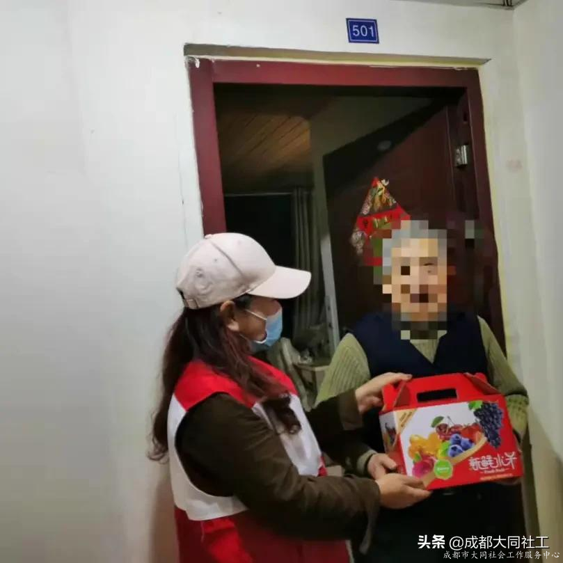 西華街道(dào)社工站助老志願服務隊開展入戶關愛活動