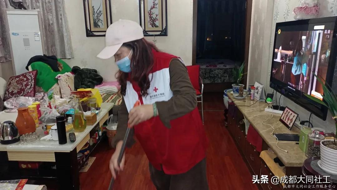 西華街道(dào)社工站助老志願服務隊開展入戶關愛活動