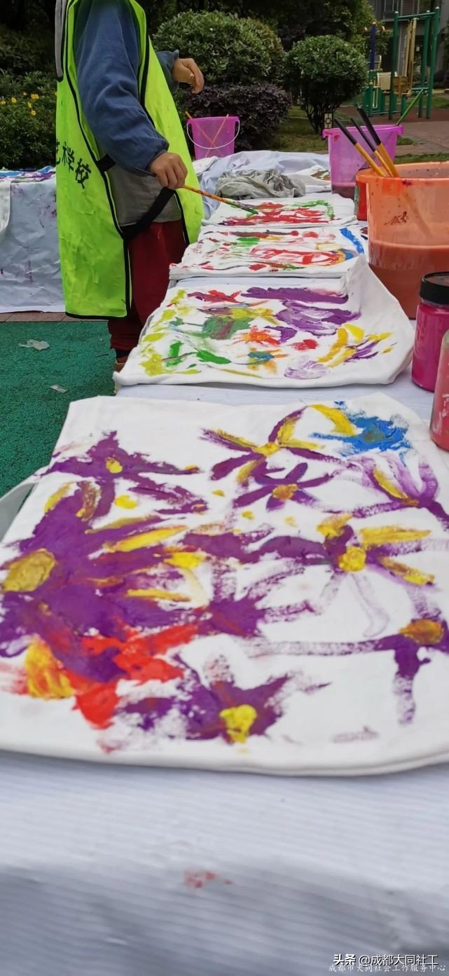 “畫出大自(zì)然的(de)美”——親子(zǐ)繪畫活動